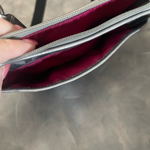 Women’s Coach Black and silver metallic shoulder or crossbody bag-zipper closure - Picture 5 of 9